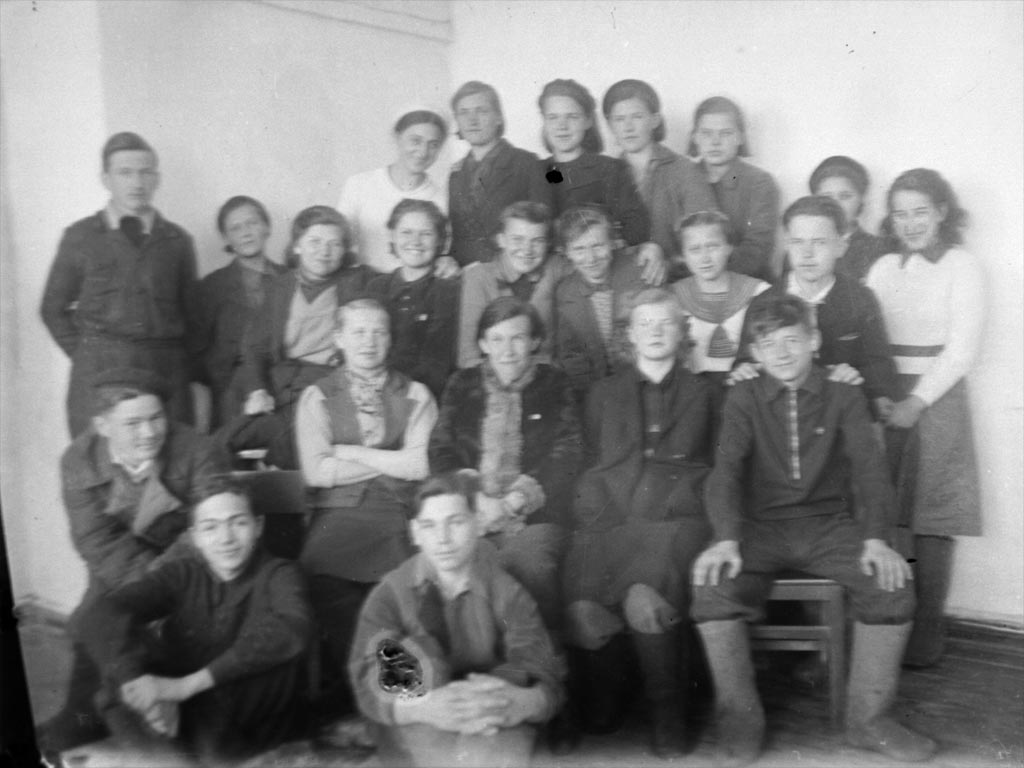 Класс в Ойрот-Туре, 1942
